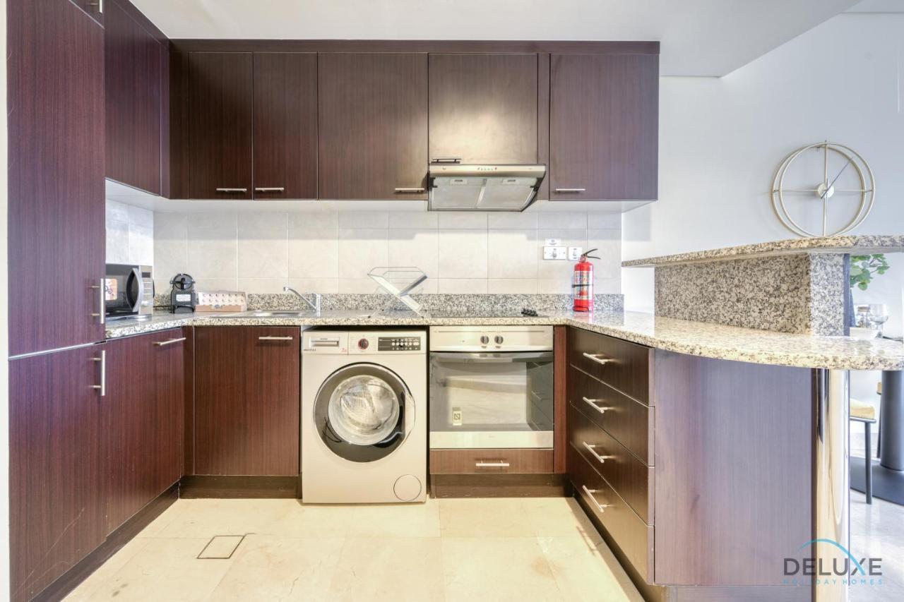 Price Cozy Near To Metro & Prime Location By Deluxe Homes Apartment Dubai